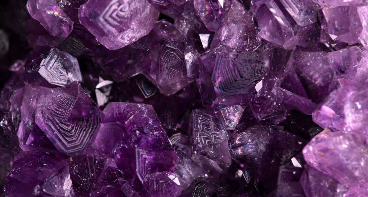 pietra violacea cristalli
